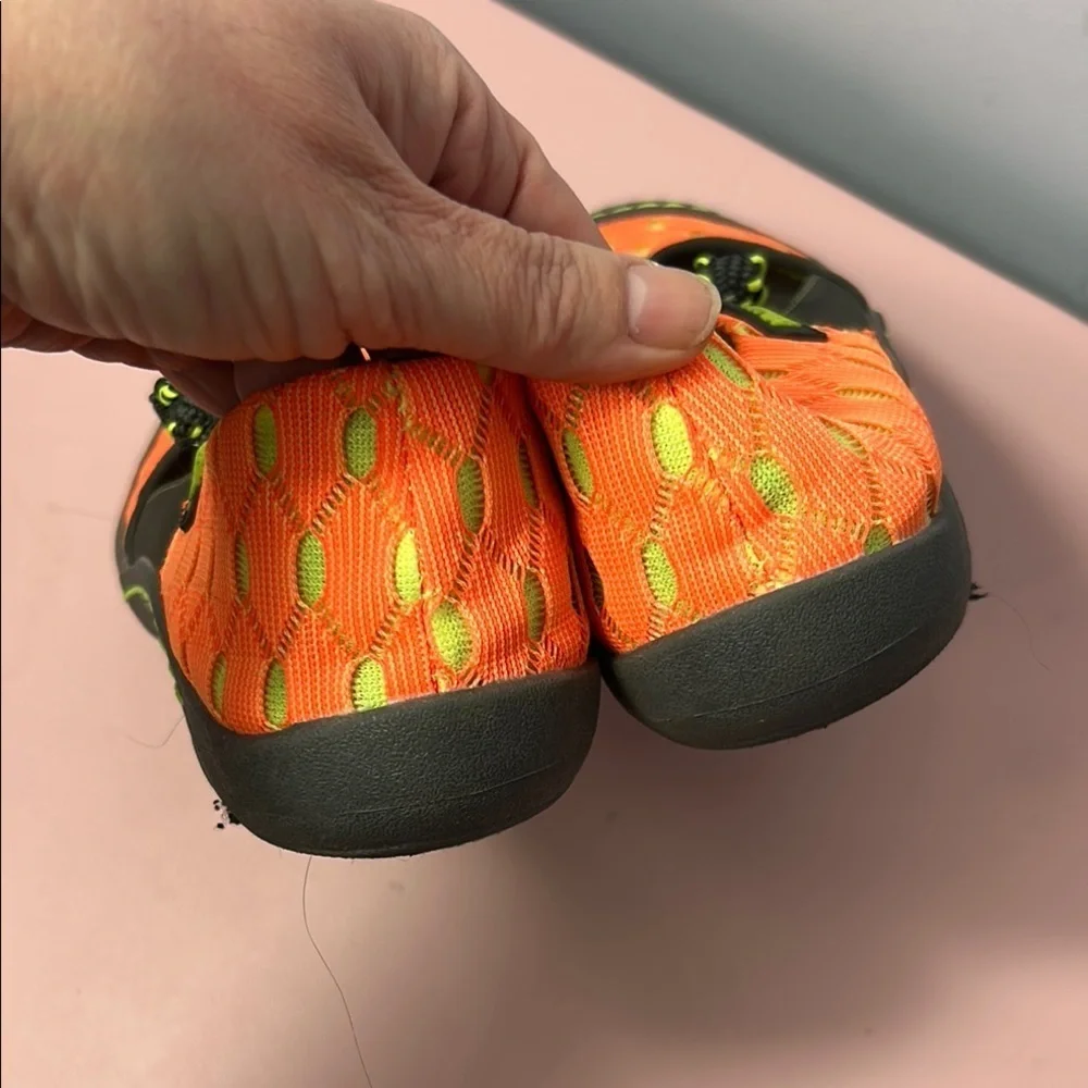 Muk Luk Orange Black Water Shoes Durable Soles - Picture 7 of 8